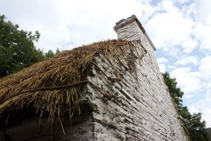 irish-cottage-thatched-roof-construction